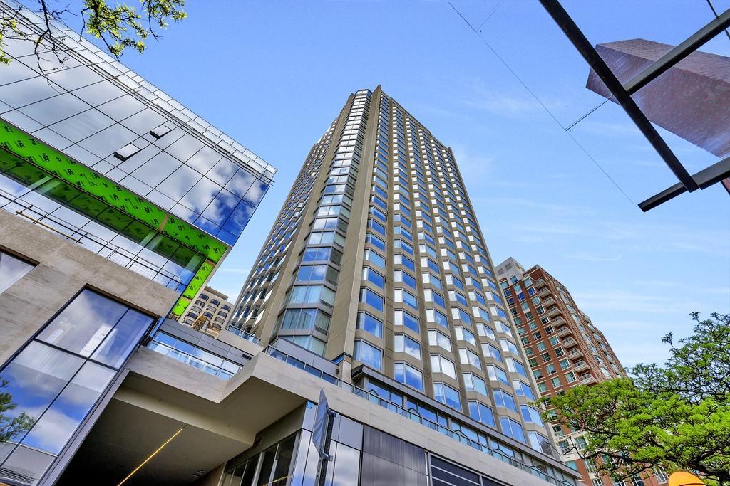 Premium 2Bdrm In Yorkville Toronto Exterior photo