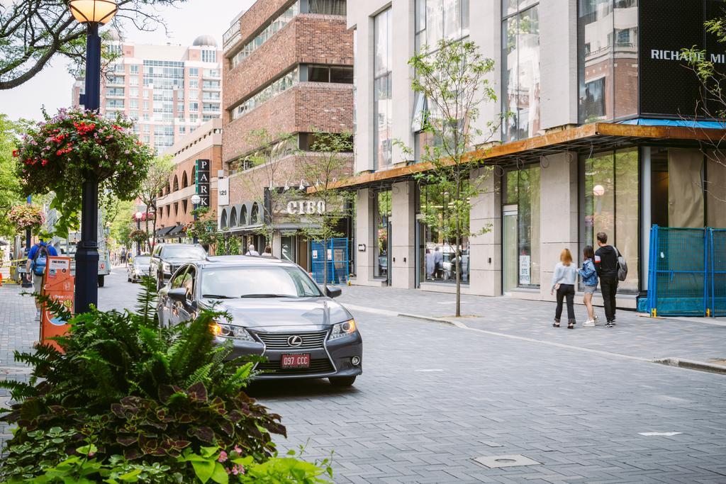 Premium 2Bdrm In Yorkville Toronto Exterior photo