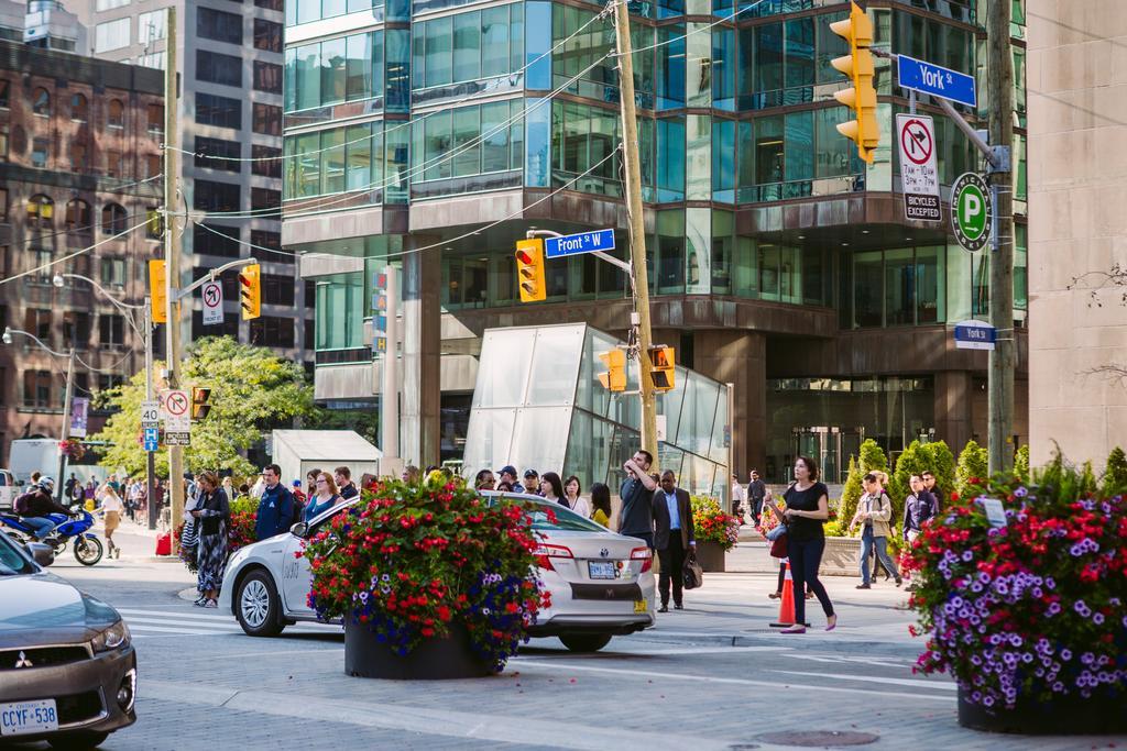 Premium 2Bdrm In Yorkville Toronto Exterior photo